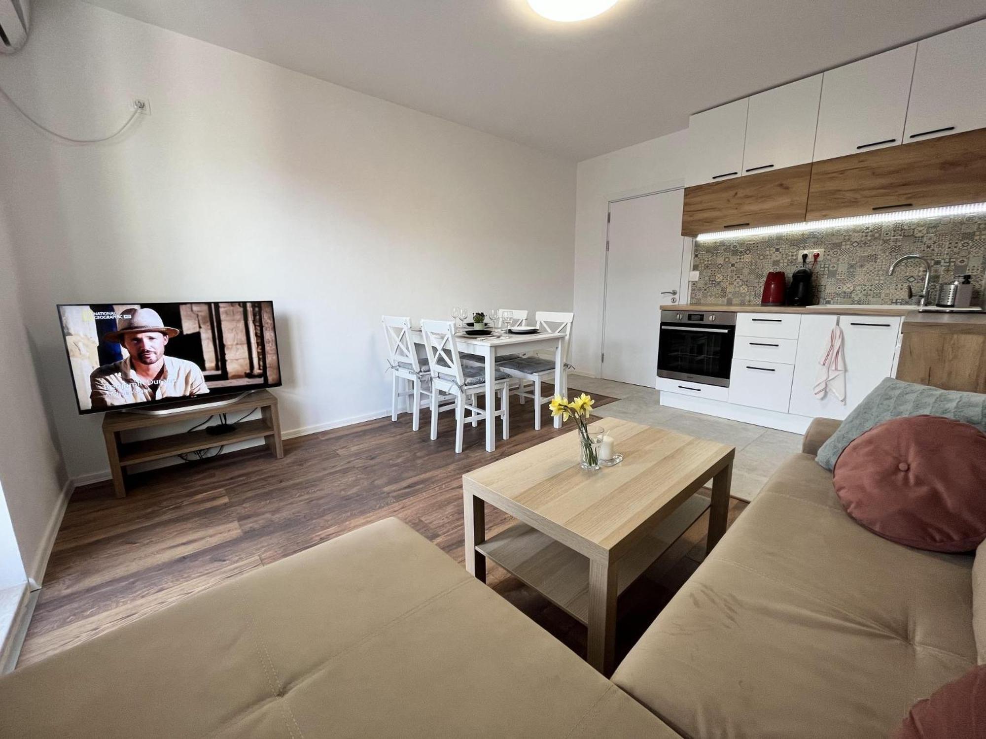 Central Cosy, Fully Renovated 2Bd Near The Cathedral 바르나 외부 사진