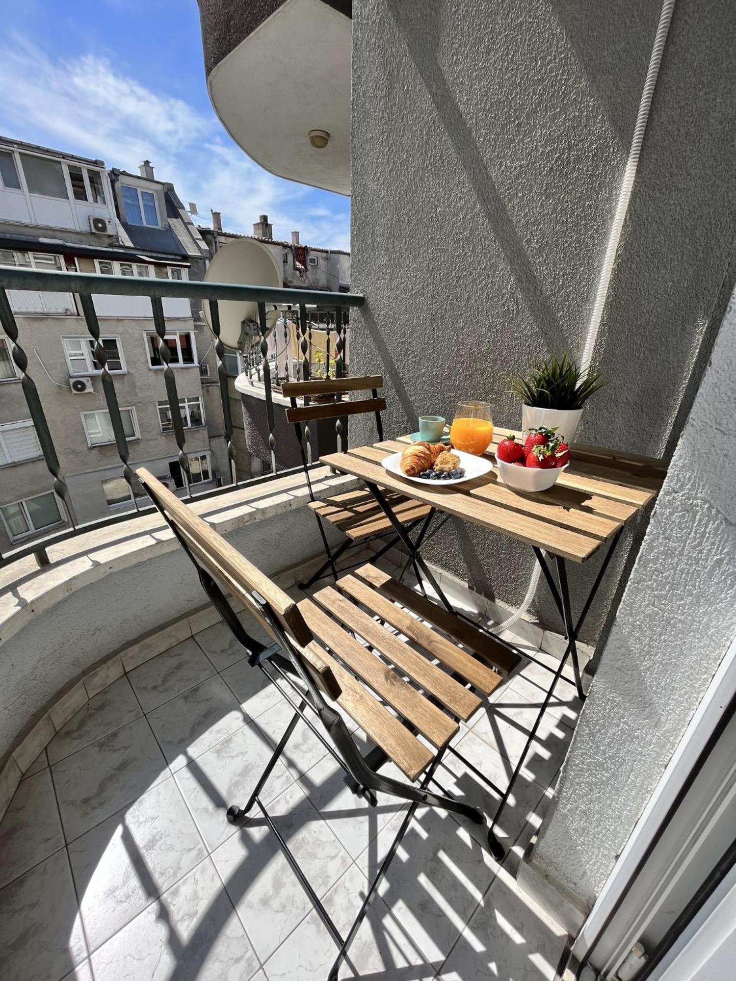 Central Cosy, Fully Renovated 2Bd Near The Cathedral 바르나 외부 사진