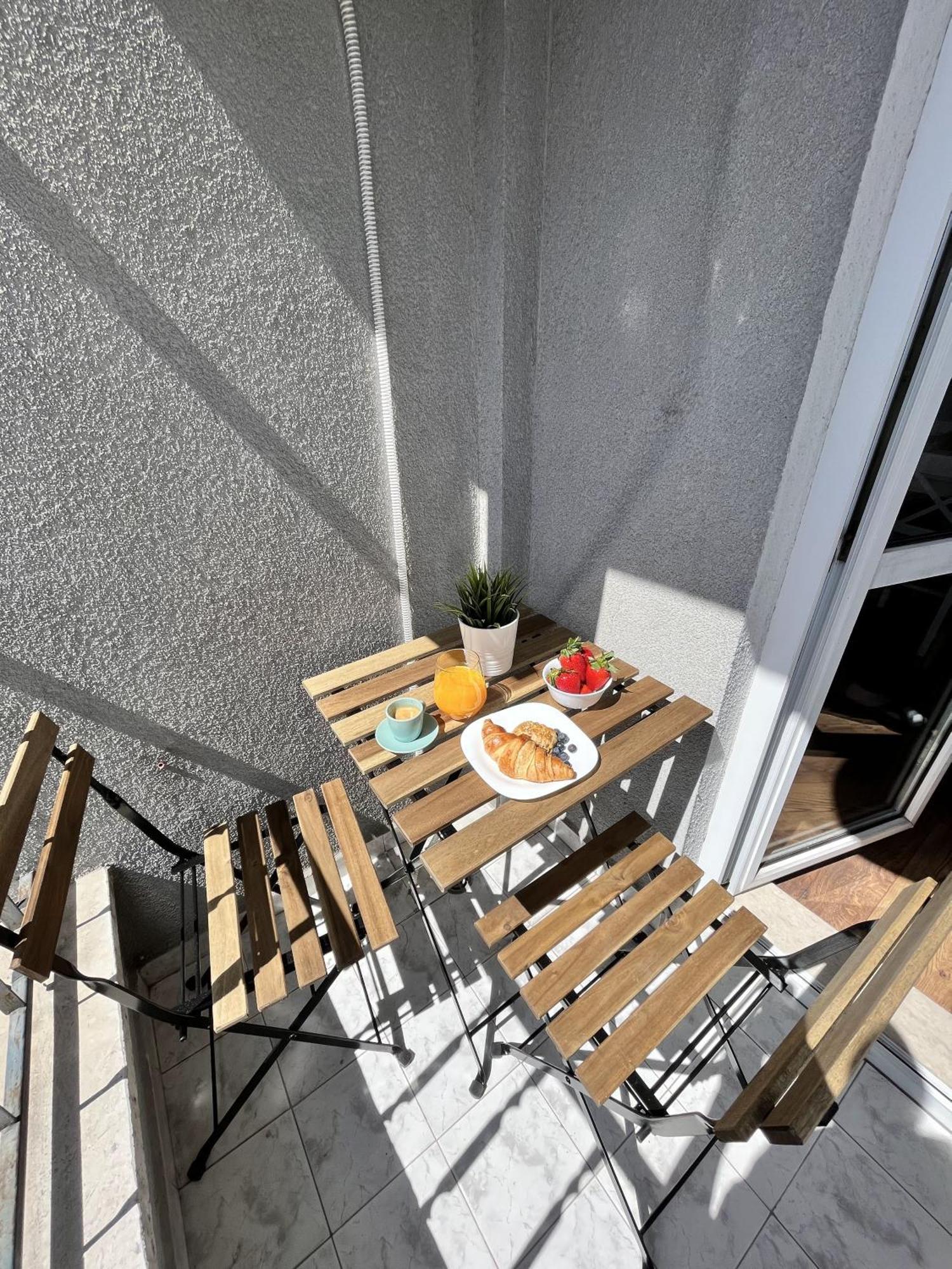 Central Cosy, Fully Renovated 2Bd Near The Cathedral 바르나 외부 사진